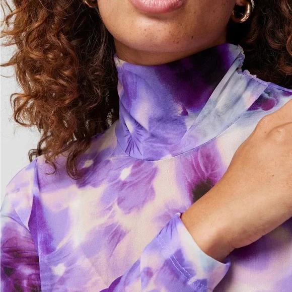 NWT White House Black Market Purple Floral Mesh Turtleneck.  Size XS. - Picture 3 of 4